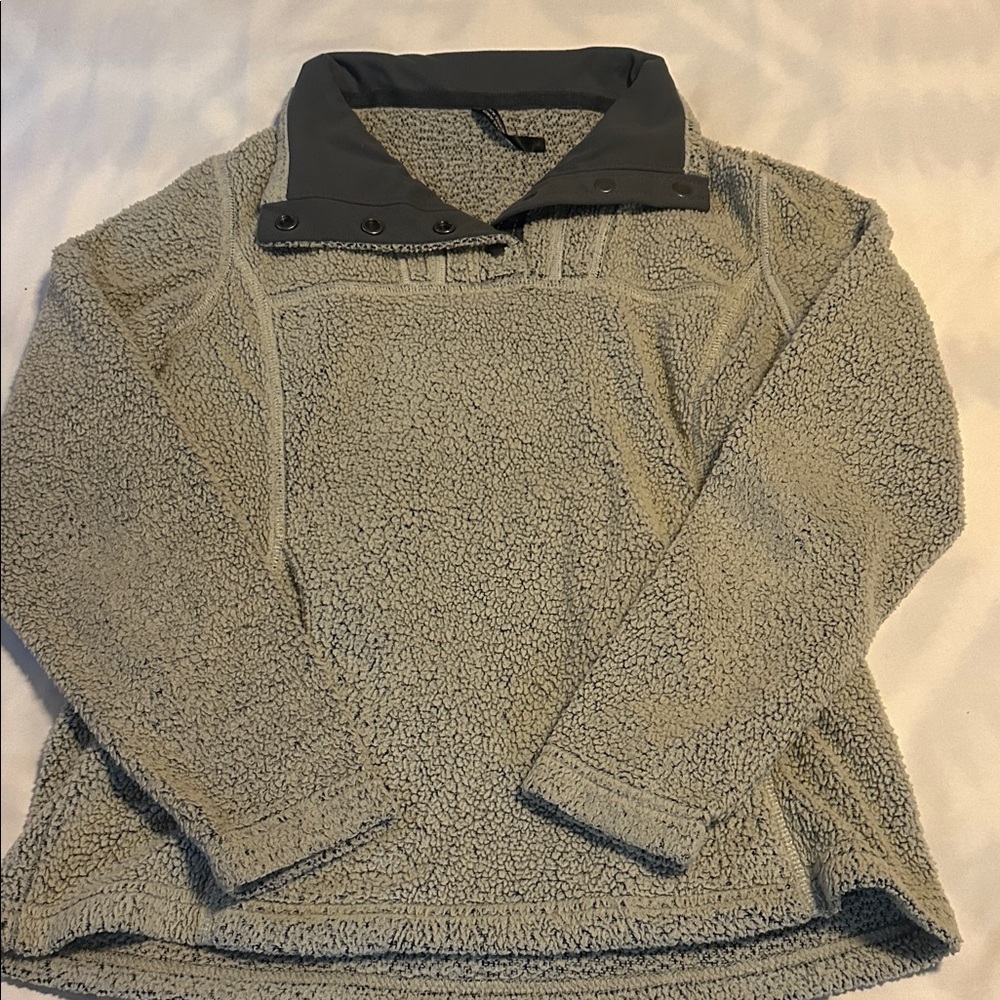 Women’s Kuhl Pullover Size Small